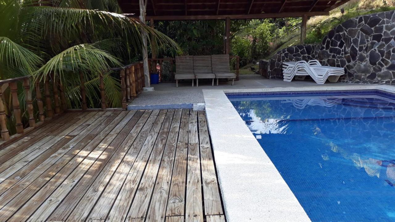 Iguana Libre Otel Dominical Dış mekan fotoğraf